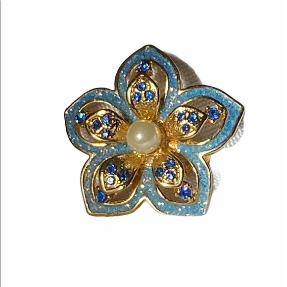 Flower Brooch - Picture 1 of 3